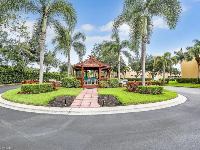 2415  Bayou  LN, Naples, FL 34112