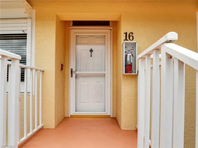 2415  Bayou  LN, Naples, FL 34112