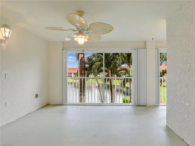 2415  Bayou  LN, Naples, FL 34112