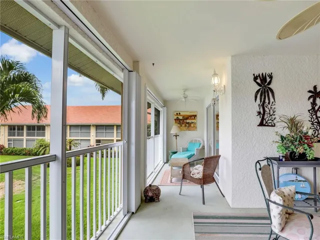 2415  Bayou  LN, Naples, FL 34112