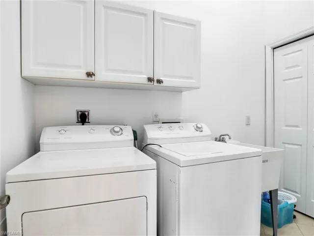 2415  Bayou  LN, Naples, FL 34112