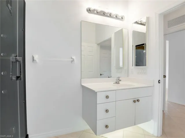 2415  Bayou  LN, Naples, FL 34112