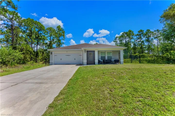 View of front facade with a garage and a front yard