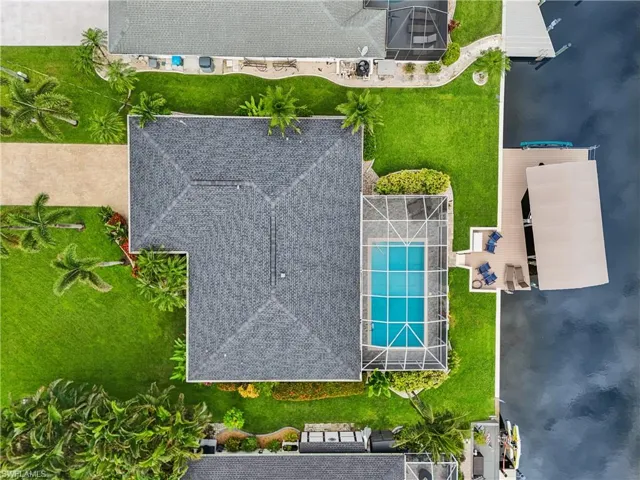 Bird's eye view of a pool area