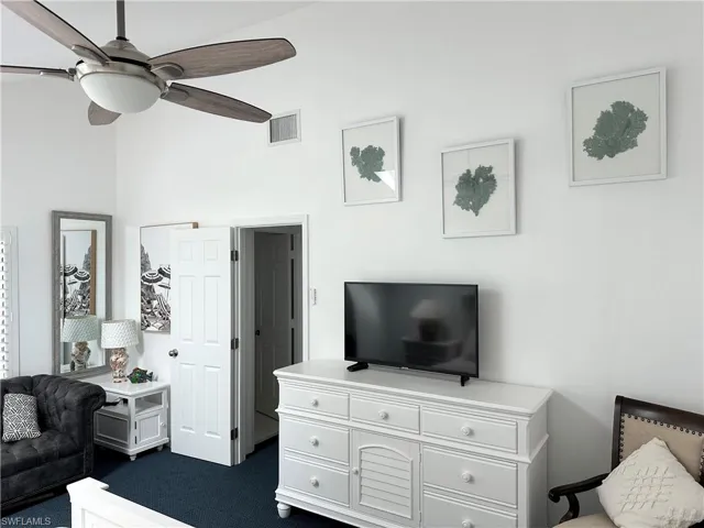 King bed, remote skylight, sitting area
