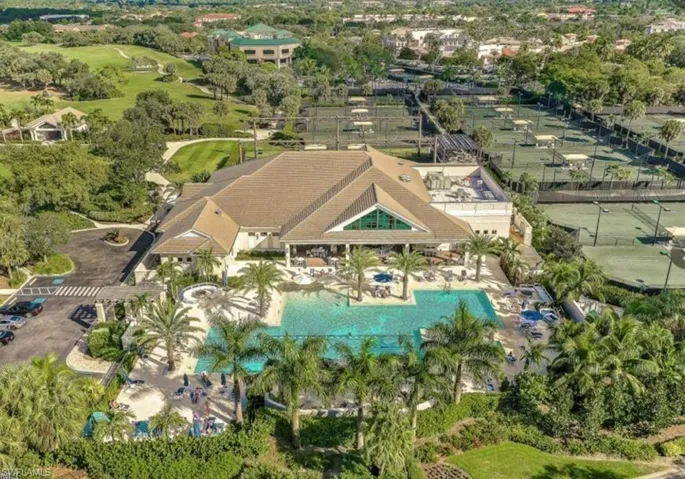 For additional fees, join the Country Club.Lounge at the breezeway, play a round or twoof golf, attend a wine tasting at the club