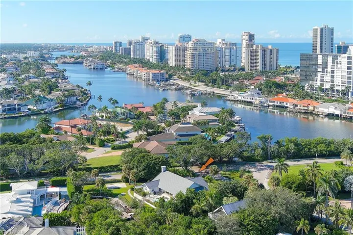 5042 Seahorse Ave, Naples, Florida 34103