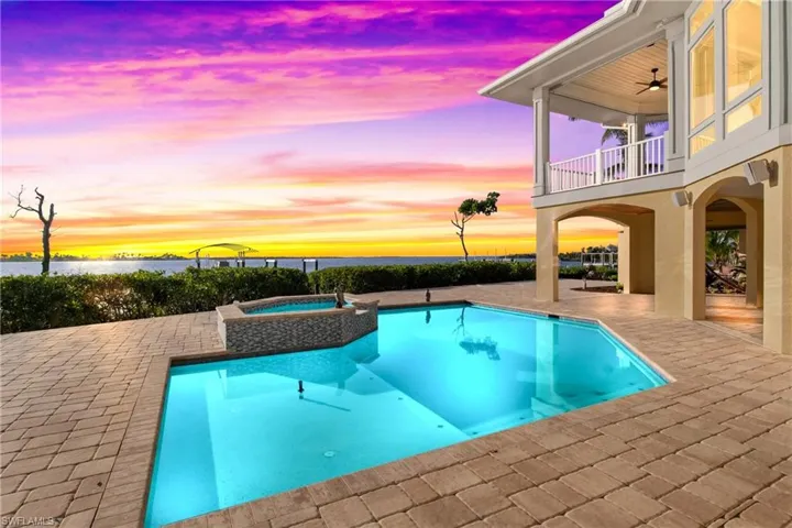Enjoy the balmy breezes from this sparkling heated pool with spa - a refreshing outdoor space for those warm summer days!