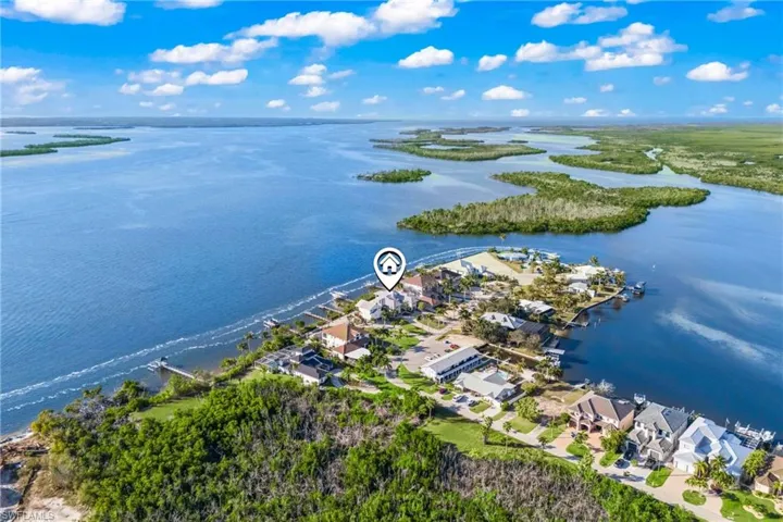 Located on a finger peninsula, Shoreview Drive is perfectly situated between Cape Coral and Pine Island with easy access to both the water and shops!
