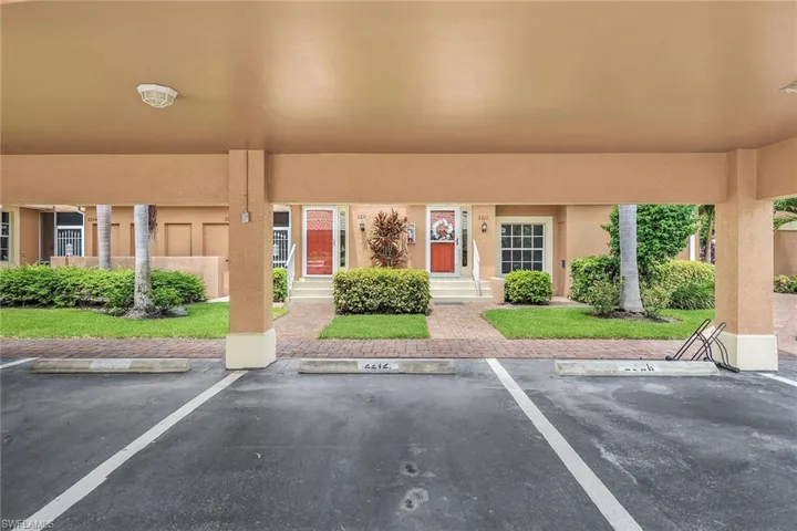 28072  Cavendish  CT, Bonita Springs, FL 34135