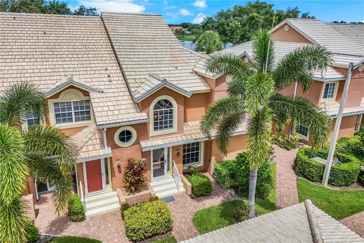 28072  Cavendish  CT, Bonita Springs, FL 34135