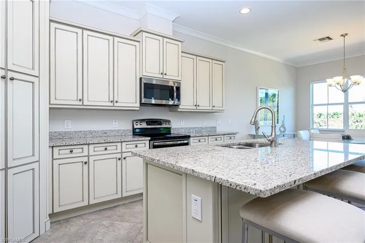6561  Dominica  DR, Naples, FL 34113