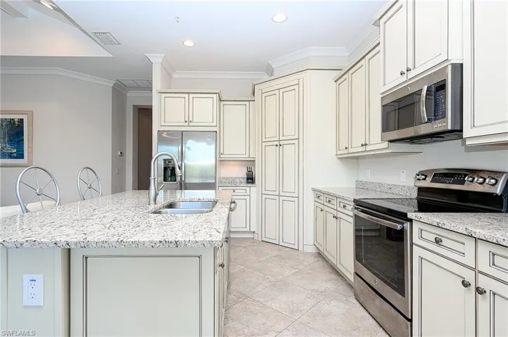 6561  Dominica  DR, Naples, FL 34113