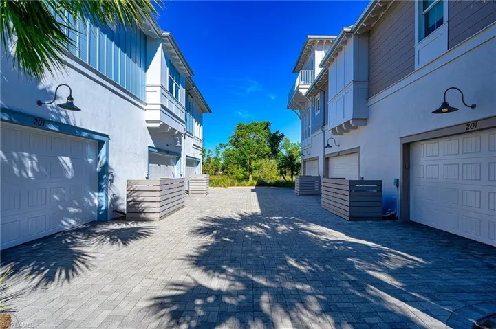 6561  Dominica  DR, Naples, FL 34113