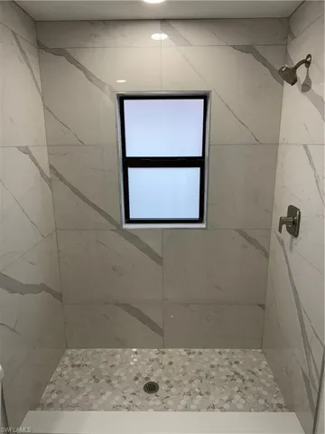 Bathroom featuring tiled shower