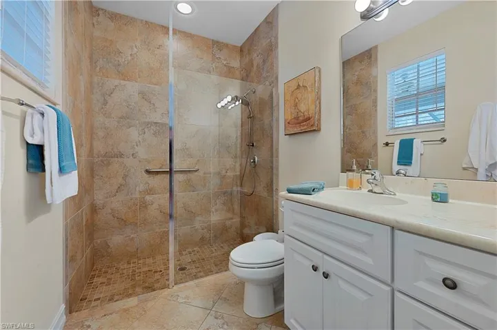Primary en suite bath