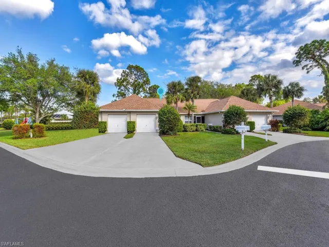 Ranch-style house with a front yard