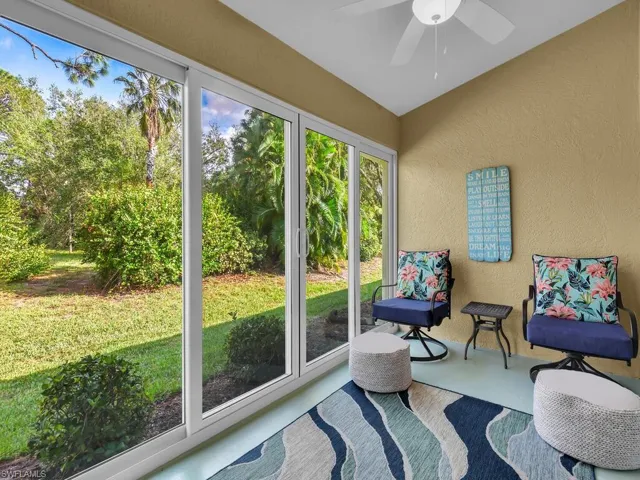 Sunroom / solarium with ceiling fan