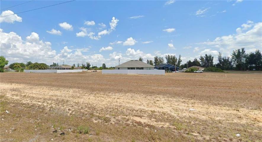 909 Santa Barbara BLVD N, CAPE CORAL FL 33993