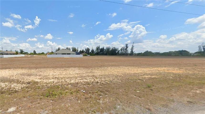 909 Santa Barbara BLVD N, CAPE CORAL FL 33993