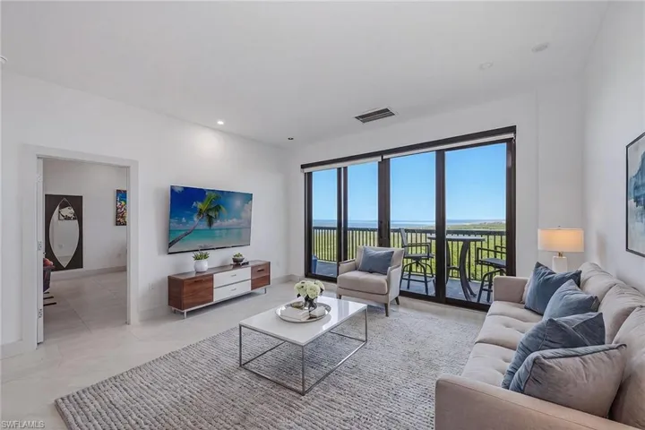 6075 Pelican Bay Blvd C, Naples, Florida 34108