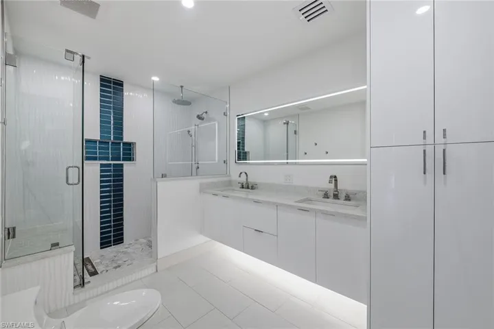 6075 Pelican Bay Blvd C, Naples, Florida 34108