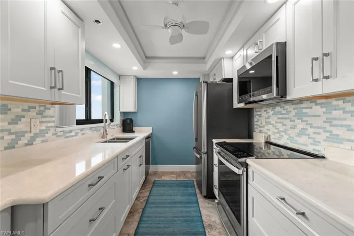 Quartz countertops, soft close cabinets and drawers, and tray ceiling