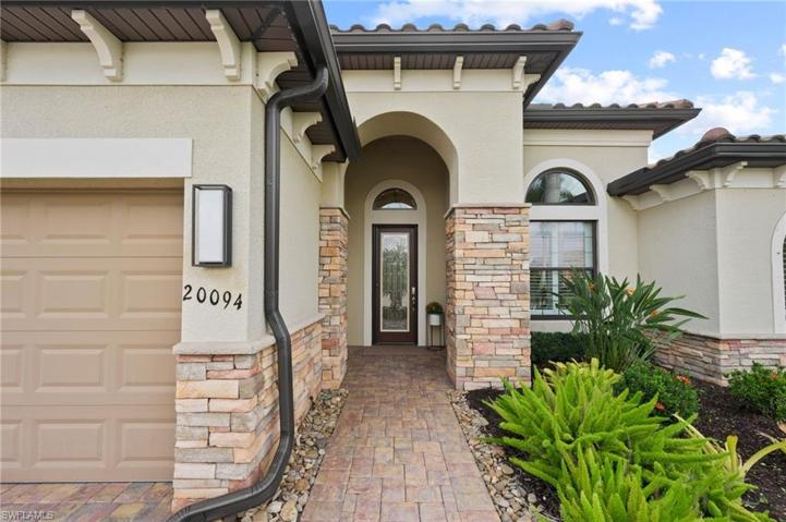 Grand Entry with beautiful stone