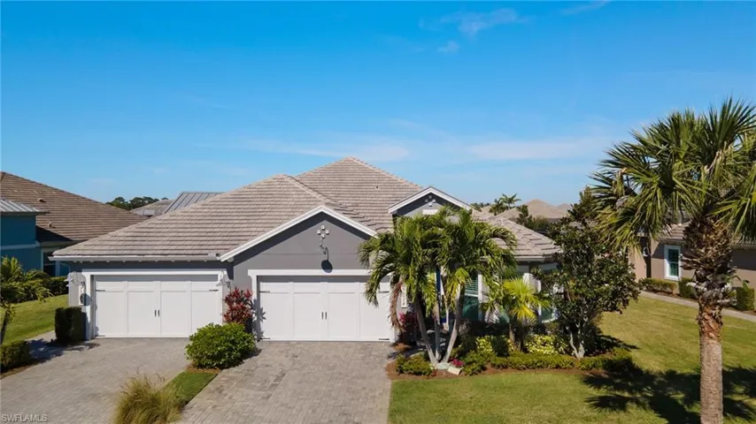 View of front facade with a garage and a front yard