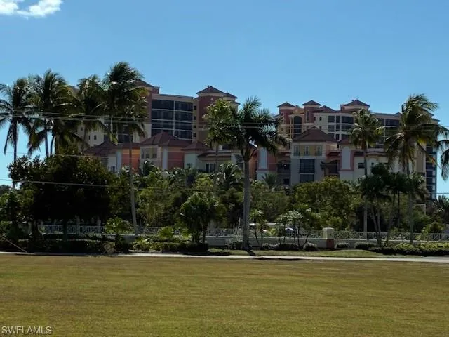 Surrounding community with a yard
