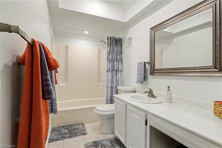 Primary En-suite Bathroom