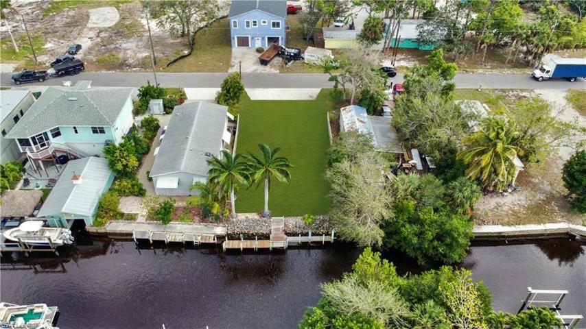 Waterfront lot *Virtually Staged*