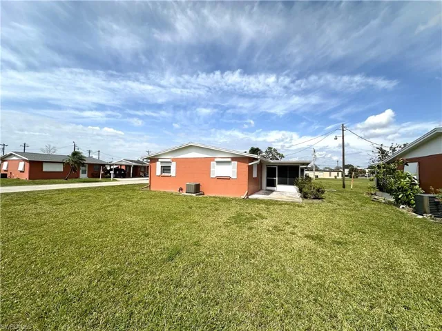 1113  Broad  CT, Lehigh Acres, FL 33936