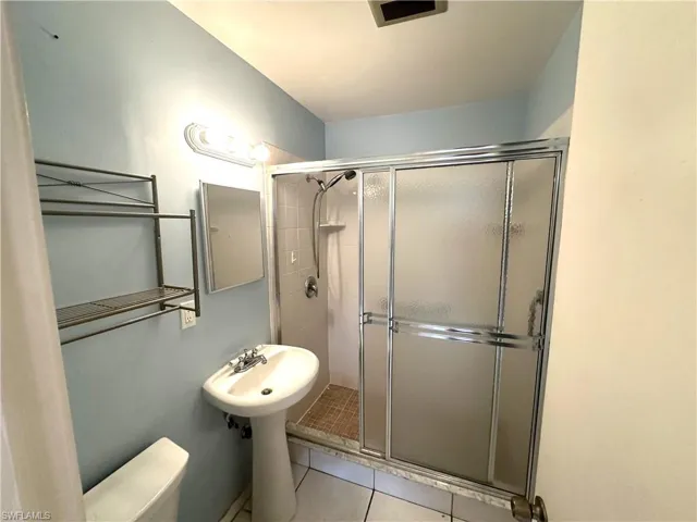1113  Broad  CT, Lehigh Acres, FL 33936