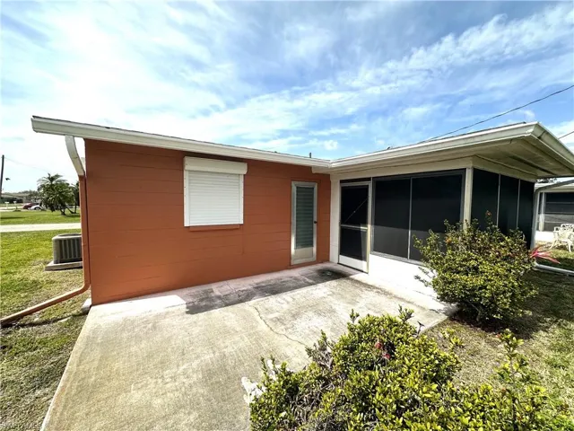 1113  Broad  CT, Lehigh Acres, FL 33936