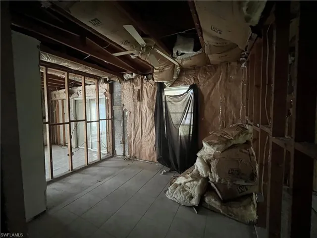 Misc room featuring ceiling fan