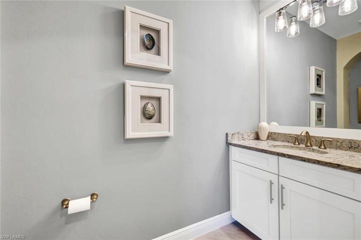Gust half bath