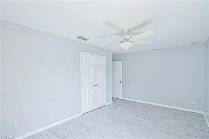 Unfurnished room featuring light wood-type flooring and ceiling fan