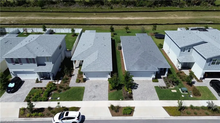 Birds eye view of property featuring a residential view