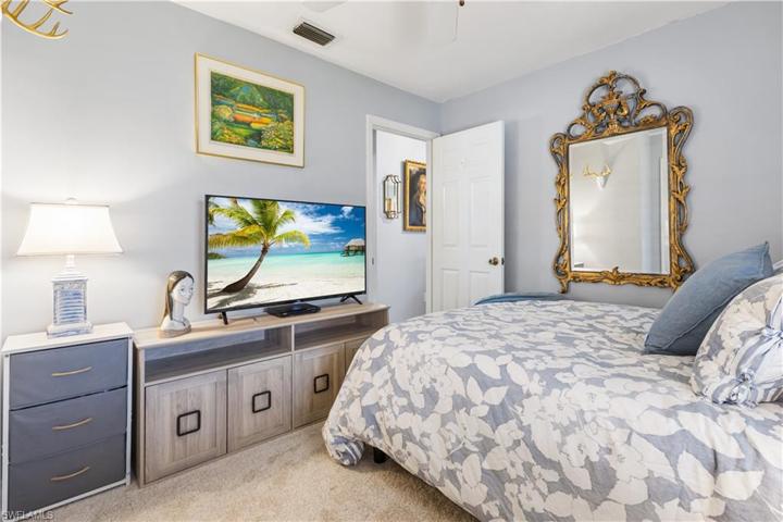bedroom- perfect for guests, kids, or home office