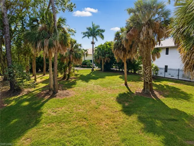 75' x 105' Homesite with Mature Tropical Landscaping