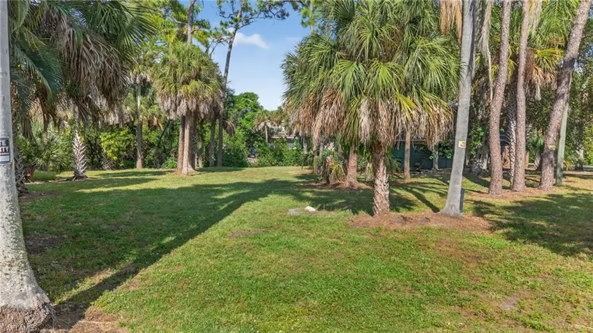 1675  Avion  PL, Naples, FL 34104