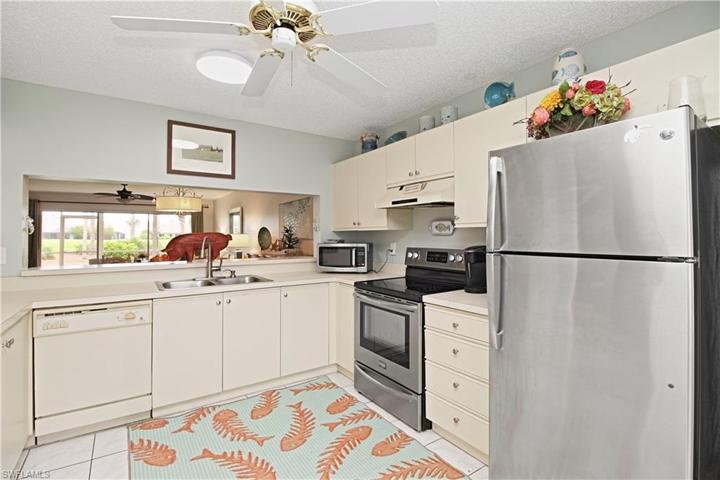 Large kitchen with plenty of counter space