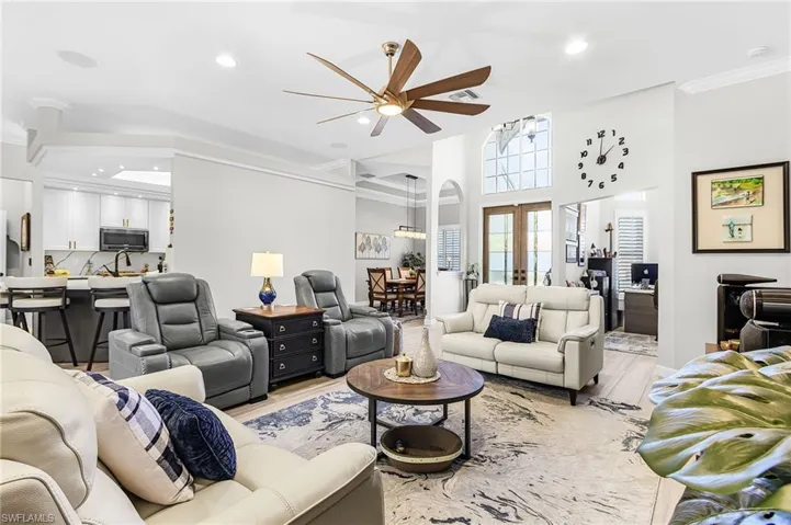 Great lighting, spacious room with high ceilings, total comfort.