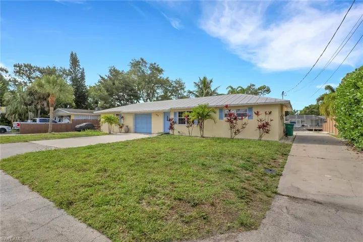 2772 Riverview Dr, Naples, Florida 34112
