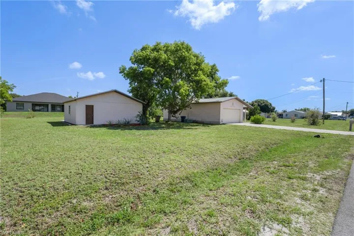 View of yard featuring a garage