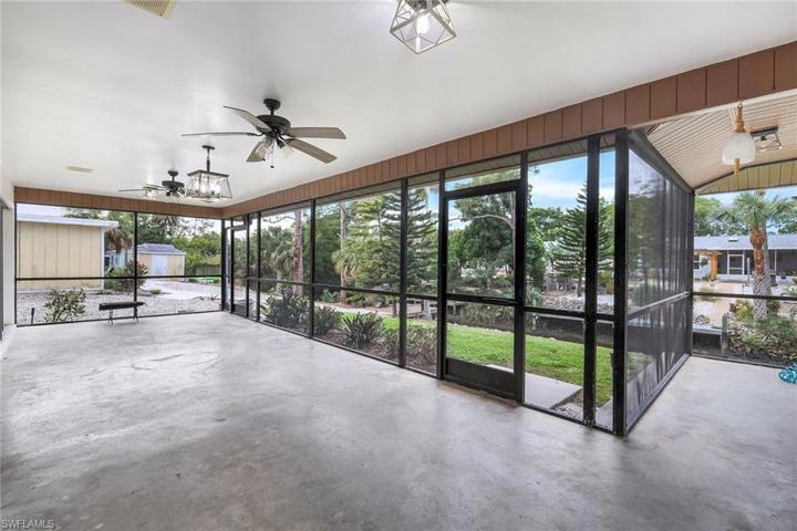 'L shaped generous lanai