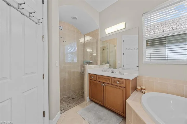 6927  Mauna Loa  LN, Naples, FL 34113
