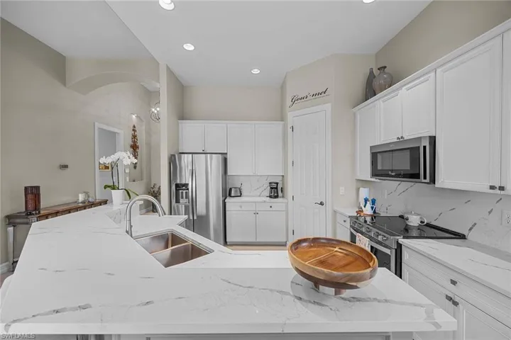 6927  Mauna Loa  LN, Naples, FL 34113