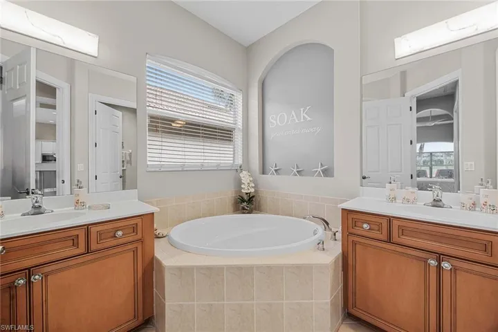 6927  Mauna Loa  LN, Naples, FL 34113